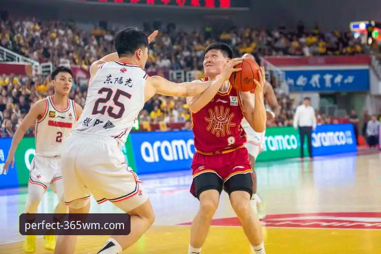 CBA季后赛山西2-0横扫青岛深度分析：团队篮球制胜，潘江回归点燃完美体育网页版观赛热潮